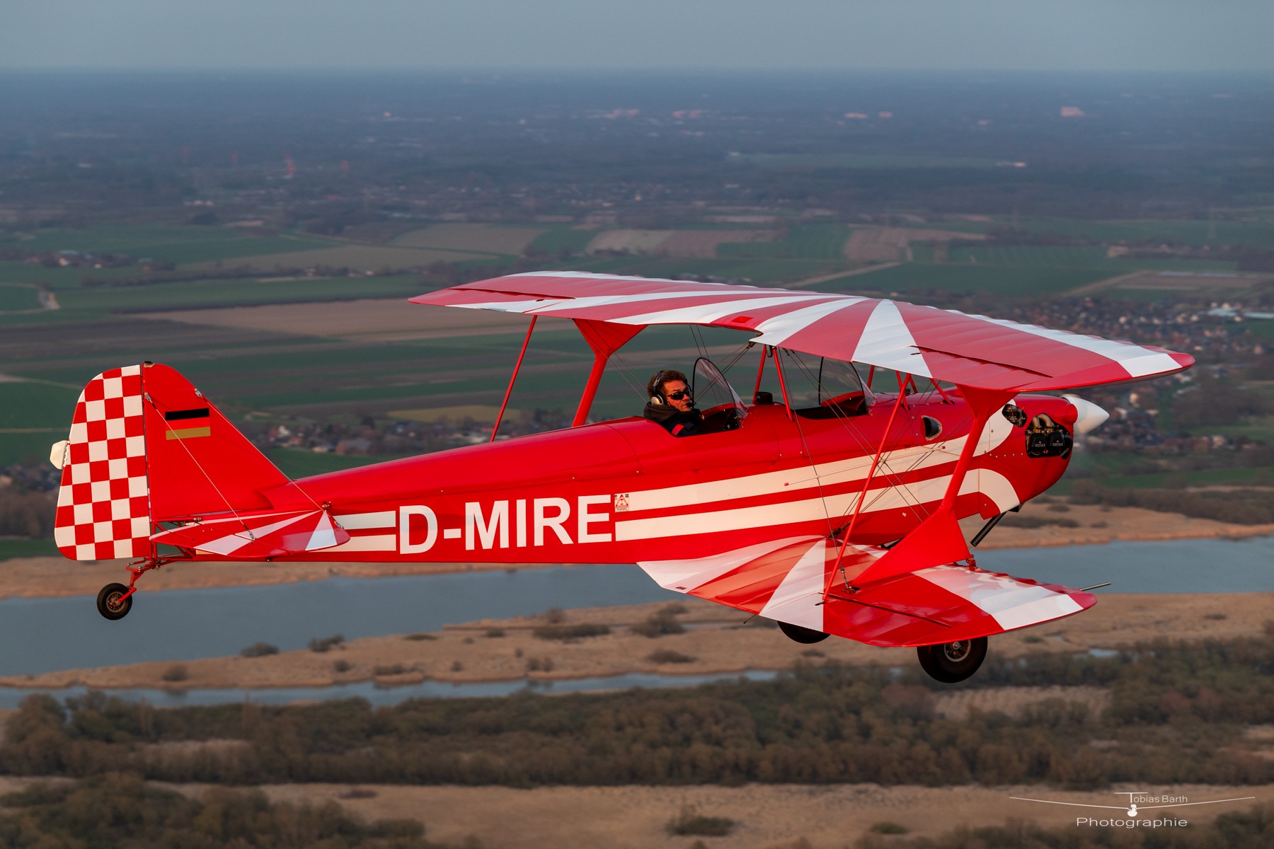 Sunwheeel D-MIRE über der Elbe