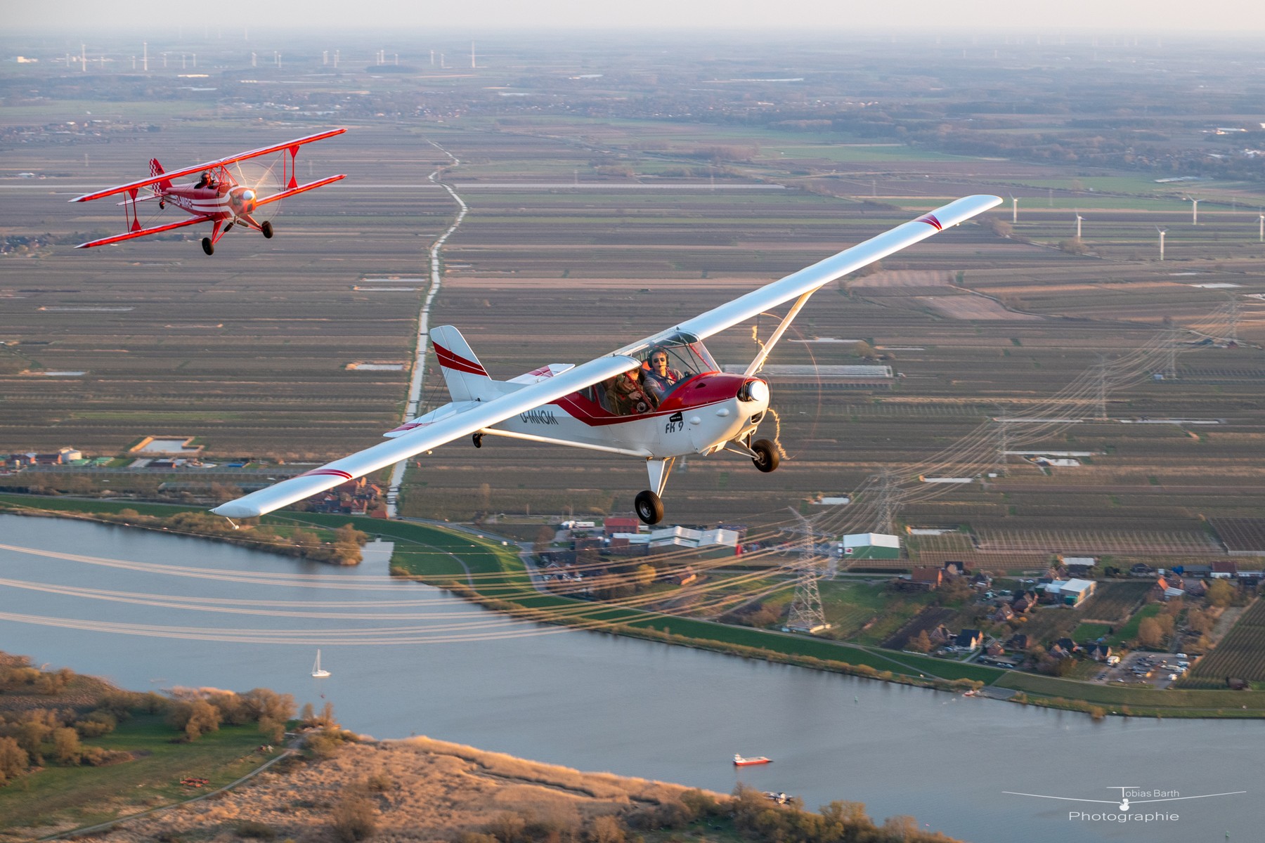 Sunwheeel D-MIRE und FK-9 D-MNOM über der Elbe